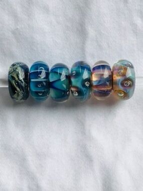 Set of 6 artisan glass bracelet beads - blues and auroras